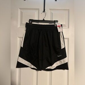 Nike Women’s Size Large Basketball Shorts